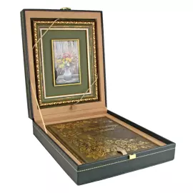 Подарочный набор "Цветы" с книгой "Мифы и легенды о цветах" и панно